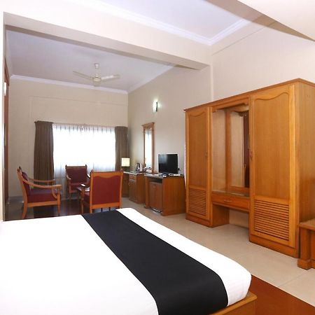 Capital O 45944 Club 7 Hotel Tiruvalla Exterior photo