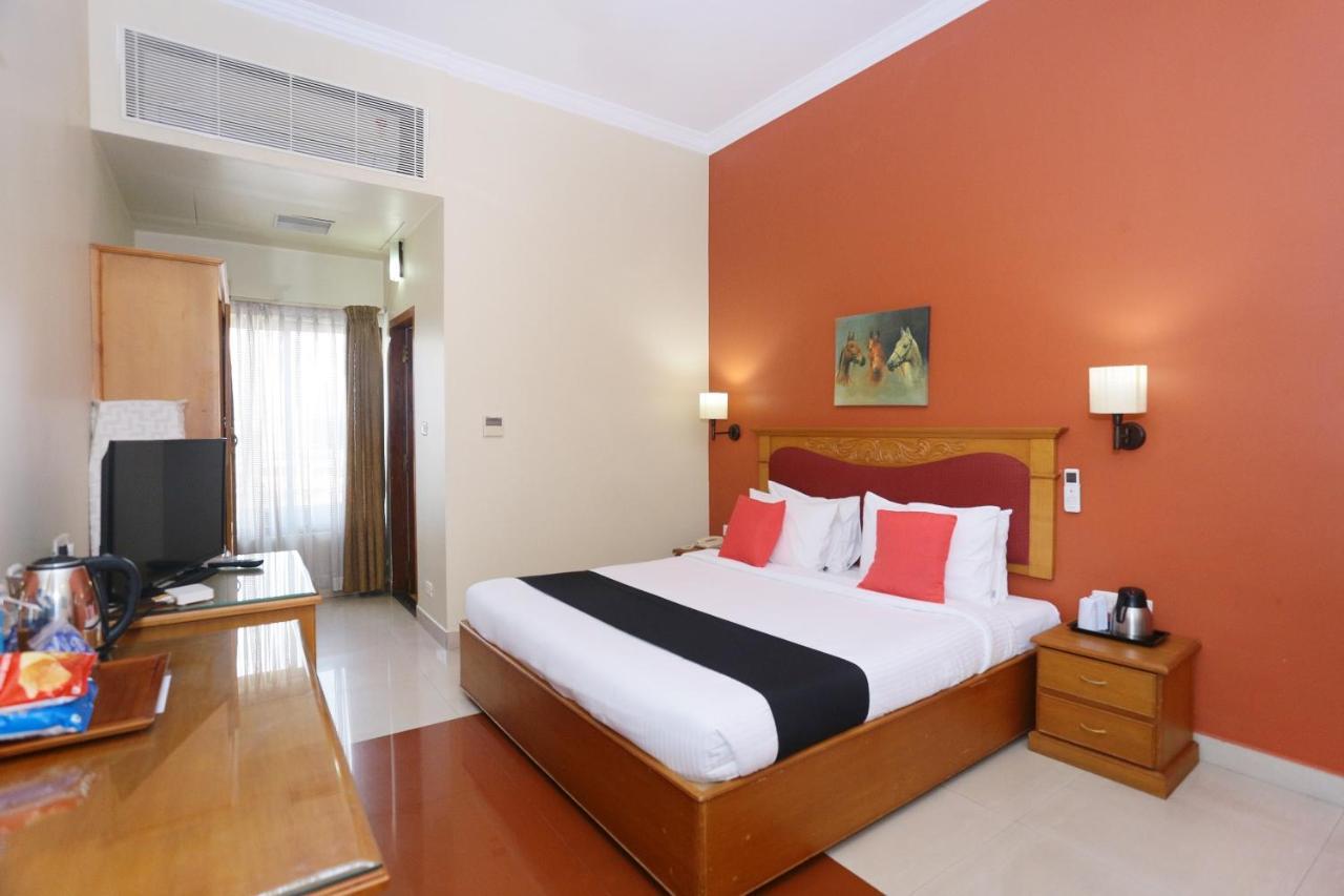 Capital O 45944 Club 7 Hotel Tiruvalla Exterior photo