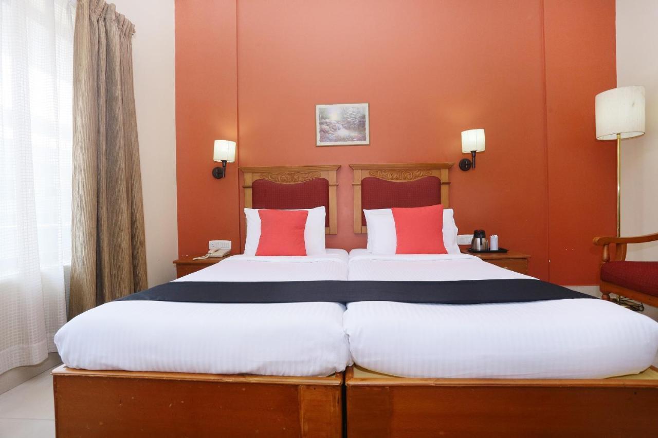 Capital O 45944 Club 7 Hotel Tiruvalla Exterior photo